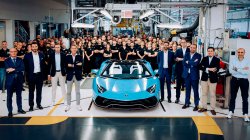 Lamborghini efsanevi modeline veda etti!