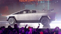 Sıfır Tesla Cybertruck’lar teslimat yolunda!