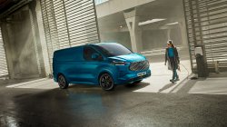 Türkiye’de üretilecek tam elektrikli Ford E-Transit Custom vitrine çıktı!